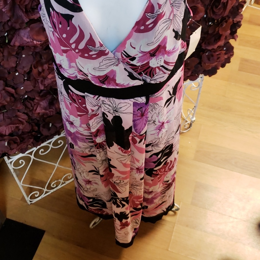Dress - Picture 3 of 4